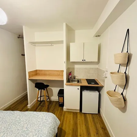 Joli Petit Proche Centre De - Brown * Caen