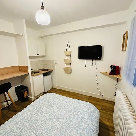 Joli Petit Proche Centre De - Brown Apartament