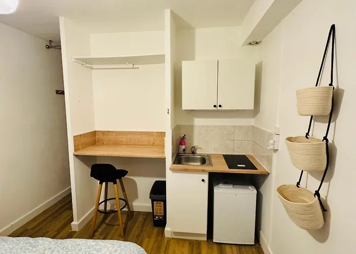 Joli Petit Proche Centre De - Brown * Caen